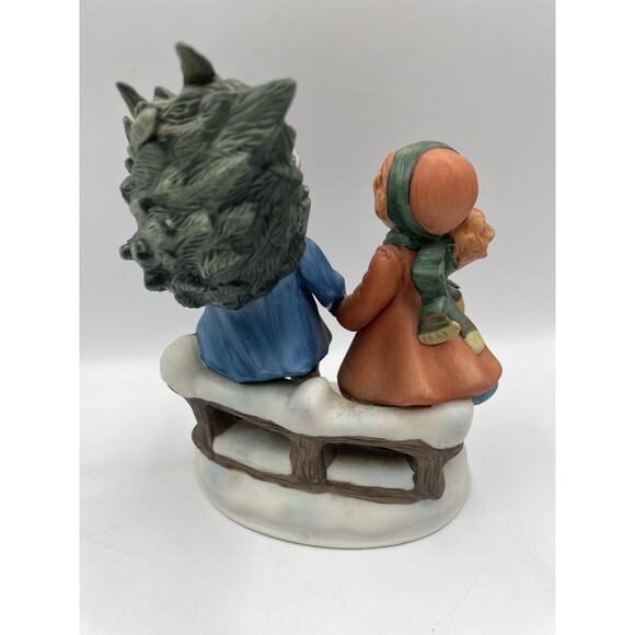 Avon First Edition 1981 Christmas Memories Sharing the Christmas Spirit Figurine - Picture 5 of 8